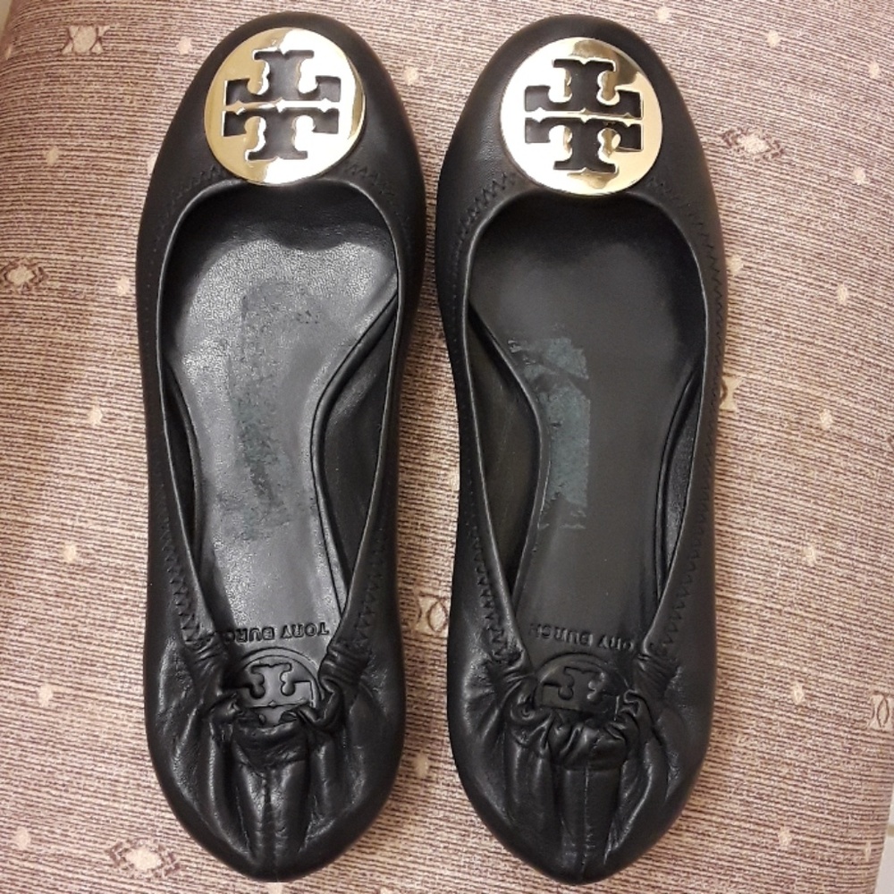 Beautiful Tory Burch, Black with Gold Emblem